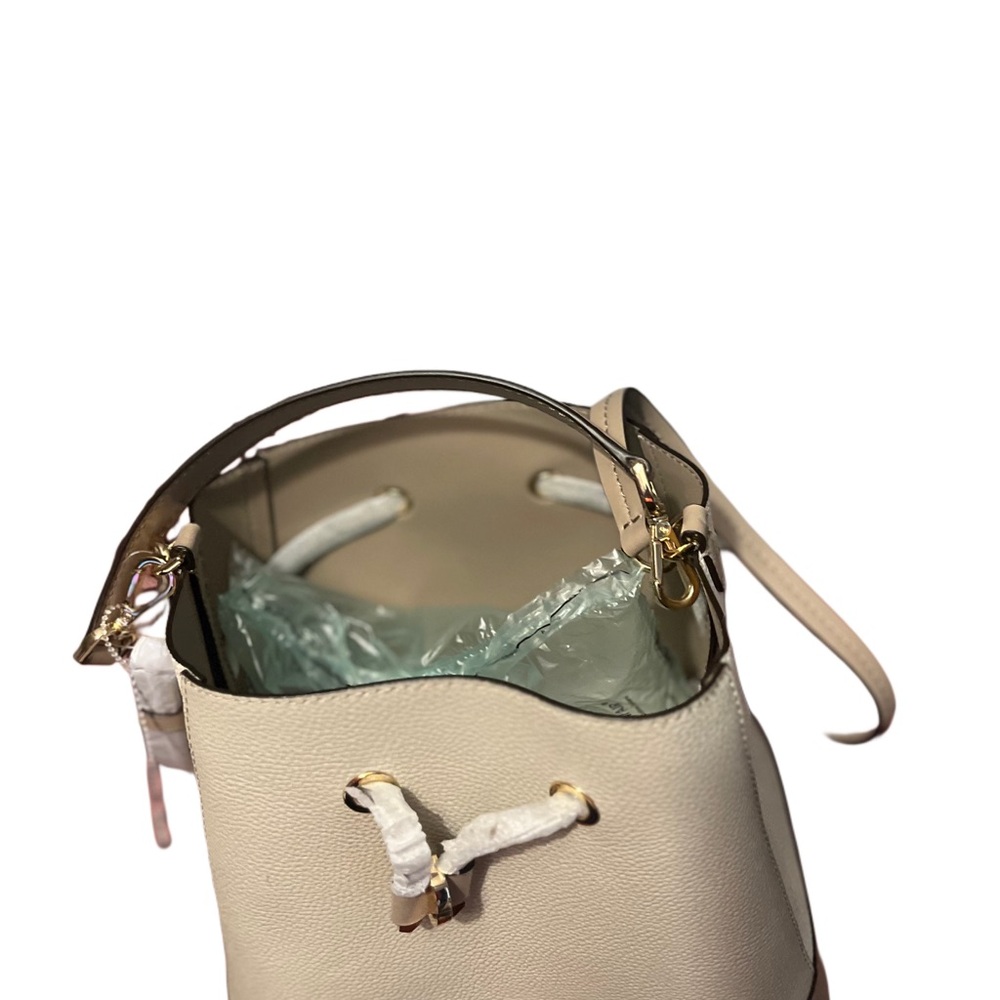 Michael Kors Mercer Gallery medium two-tone pebbled leather bucket bag - Picture 2 of 14